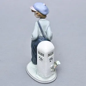 Коллекционная Фарфоровая статуэтка «Мальчик с рогаткой», Lladro Испания, 1987 - 1998 годы.