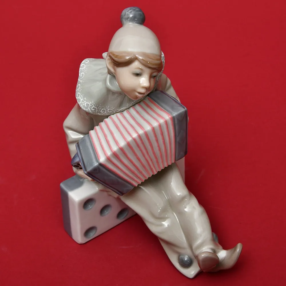 Коллекционная Фарфоровая статуэтка «Маленький клоун с аккордеоном», Lladro Испания, 1971 - 1981 годы.