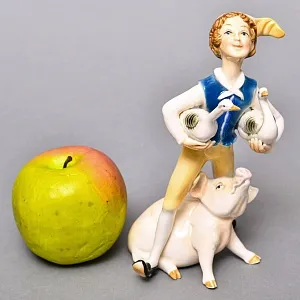 Коллекционная Фарфоровая статуэтка «Мальчик с гусями и поросенком», Karl Ens Германия.