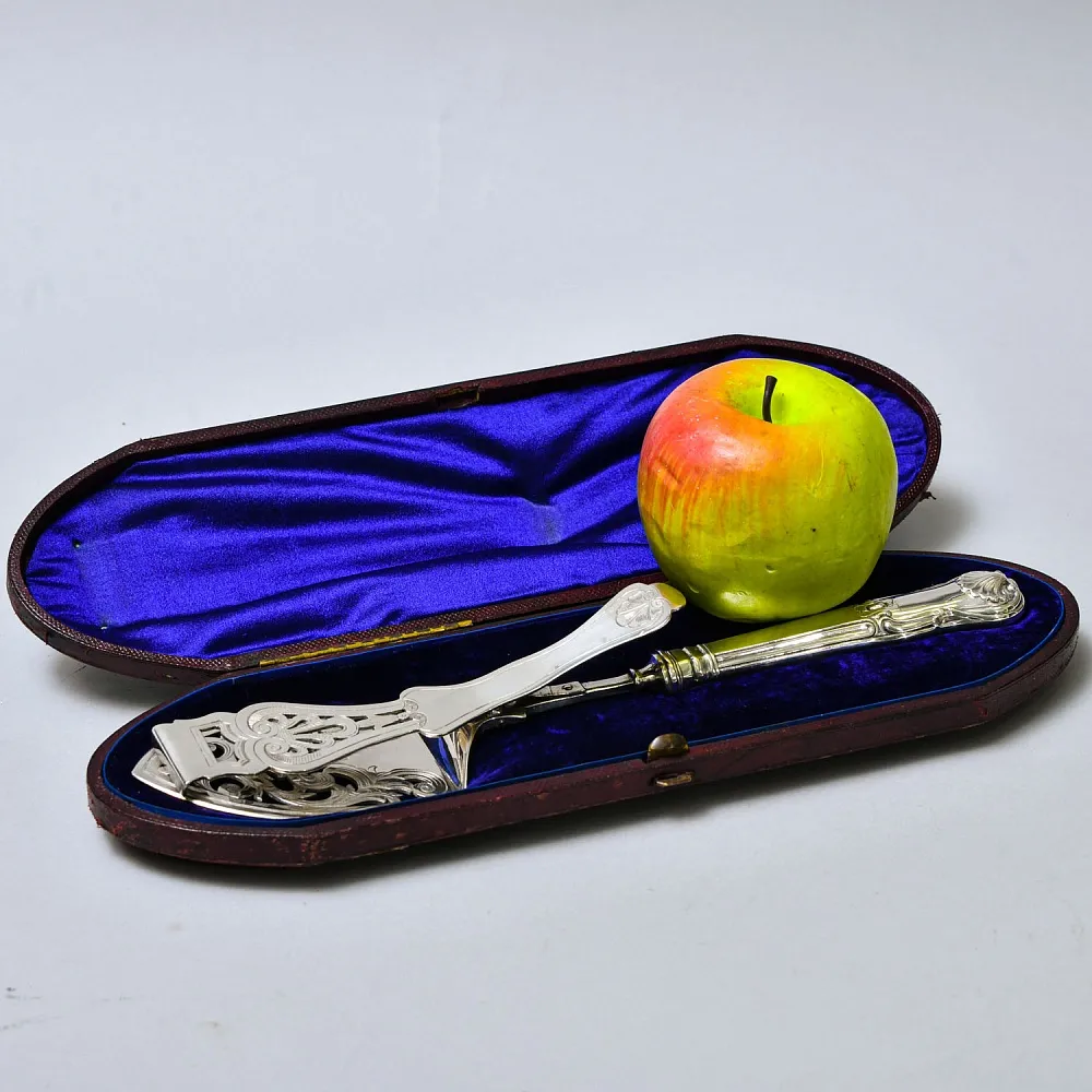 Антикварная Лопатка с фиксатором для подачи готовых блюд, SHEFFIELD Англия, первая половина ХХ века.