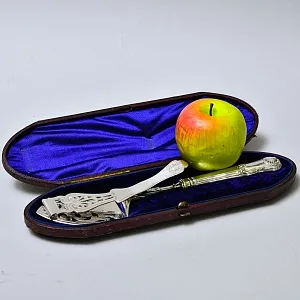 Антикварная Лопатка с фиксатором для подачи готовых блюд, SHEFFIELD Англия, первая половина ХХ века.