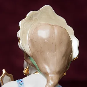 Авторская Фарфоровая статуэтка «Малахитовая шкатулка», СССР Дулево, 50-е года.