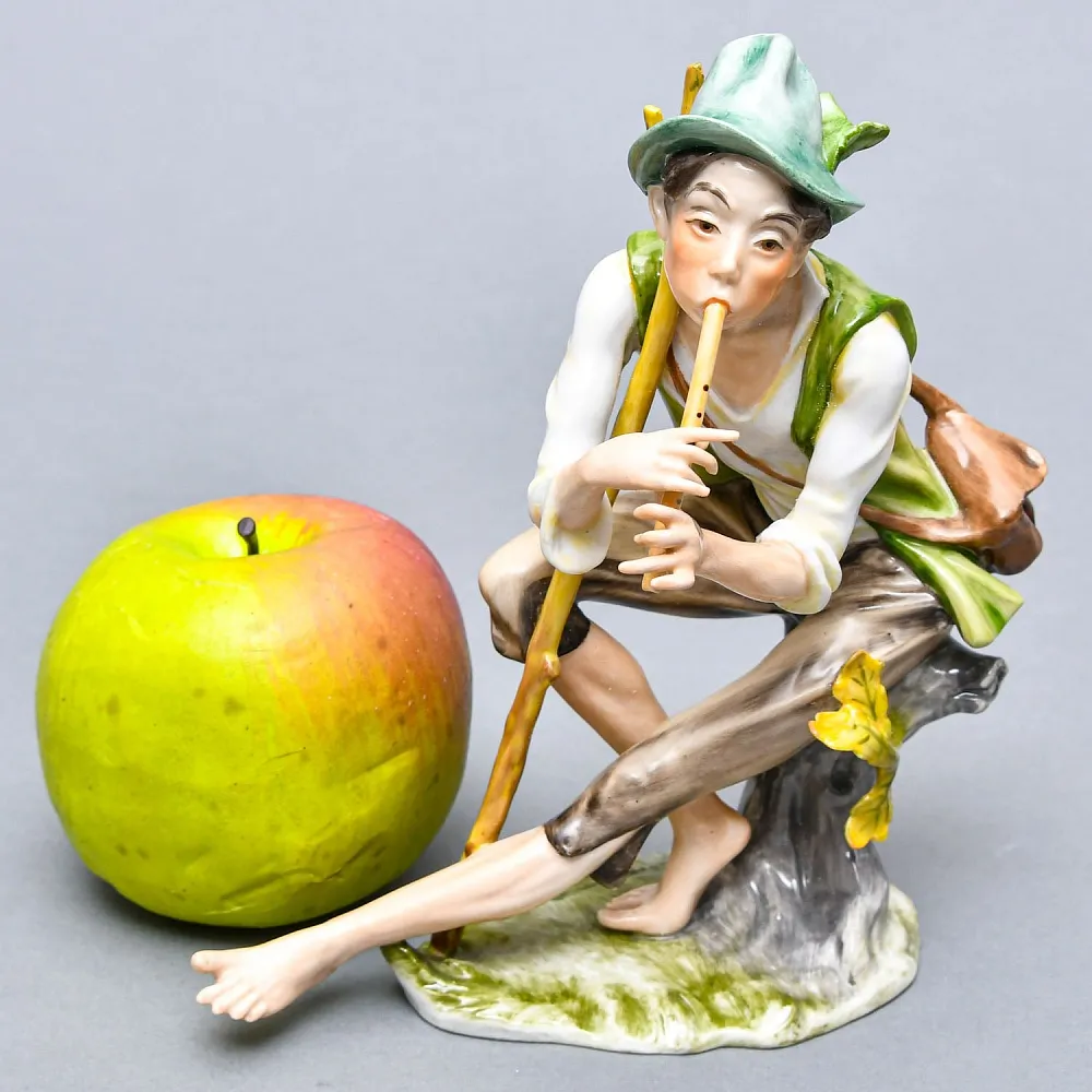 Редкая! Коллекционная Фарфоровая статуэтка «Пастушок с дудочкой» KAISER Porzellan Германия -1967 год.