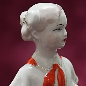 Коллекционная Фарфоровая статуэтка «Девочка Пионерка со скрипкой», «Красный фарфорист» Чудово, СССР -1958 год. 