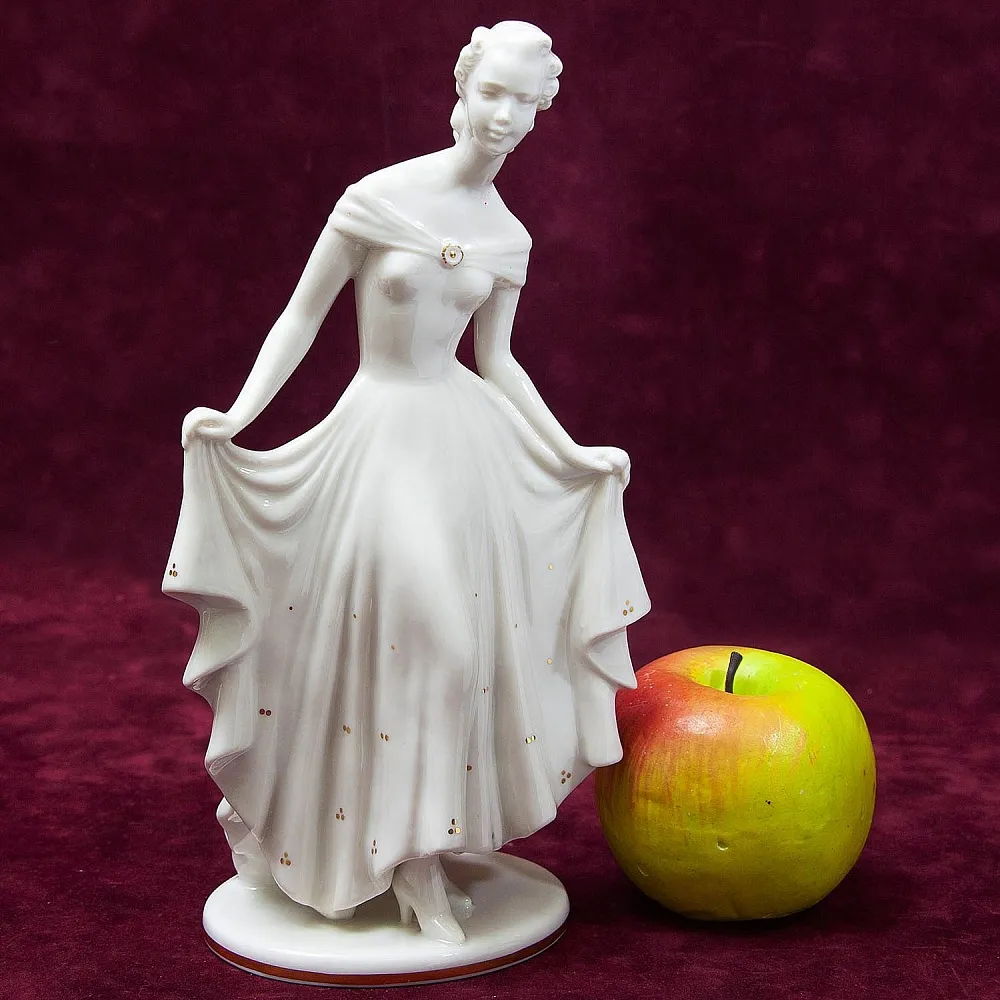 Фарфоровая Статуэтка «Девушка в белом платье», Hutschenreuther, Германия -1955-1968гг.