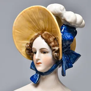 Коллекционная статуэтка «Модница в шляпке», Фарфор, SITZENDORF Германия, первая половина ХХ века.