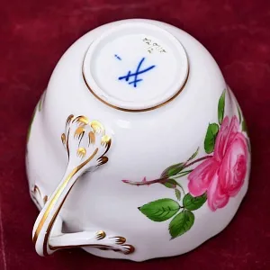 Классическая Кофейная пара и Десертная тарелка  «РОЗА», Фарфор MEISSEN, Германия.