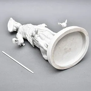 Антикварная Фарфоровая статуэтка «Старый Фриц. Король Пруссии Фридрих II с собаками»,  Volkstedt Германия.