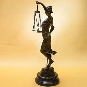 Большая Бронзовая статуэтка «ФЕМИДА - Богиня правосудия», J.B.Hirsch конец ХХ - начало ХХI веков. 
