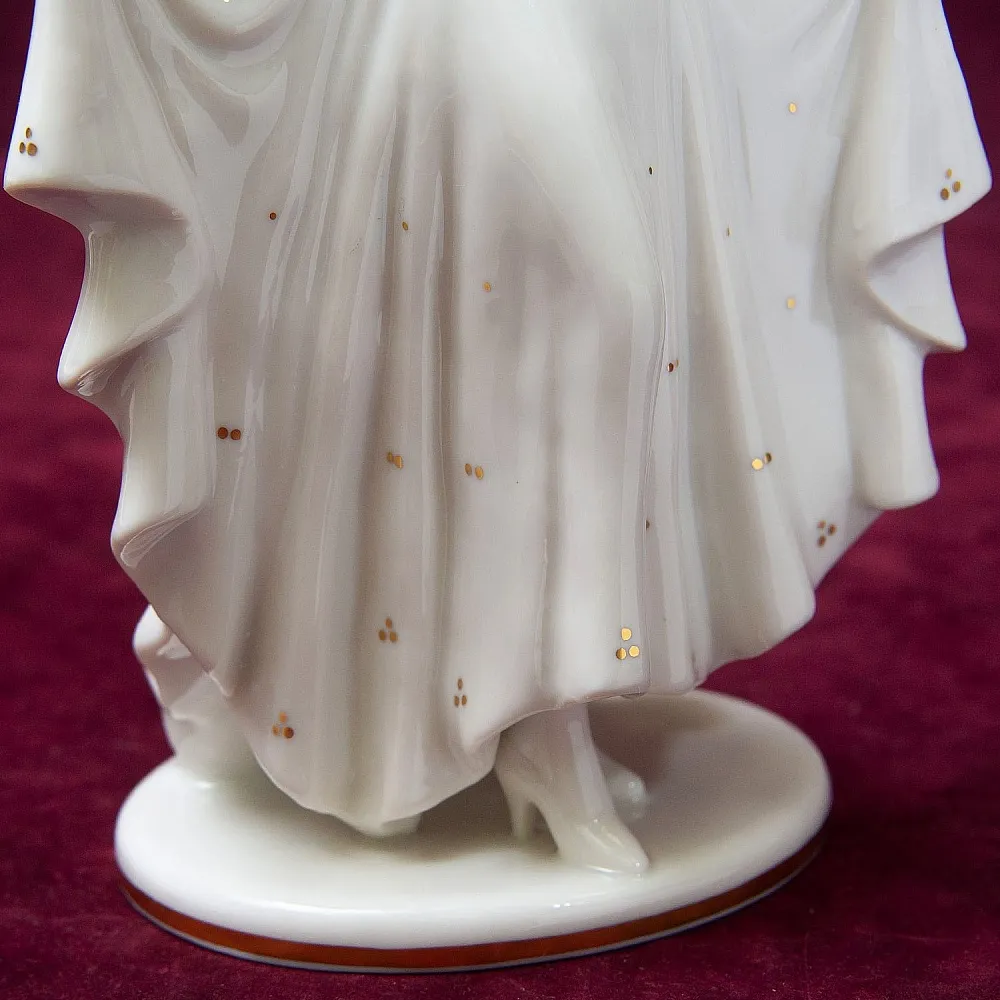 Фарфоровая Статуэтка «Девушка в белом платье», Hutschenreuther, Германия -1955-1968гг.