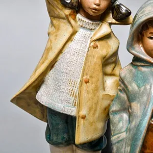 Коллекционная Фарфоровая статуэтка «Дети с фонарем», Lladro серия Грес, Испания.