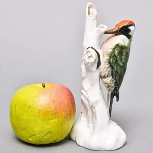Птица - Фарфоровая статуэтка «Зеленый дятел на стволе дерева», ROSENTHAL Германия, 40-е годы.