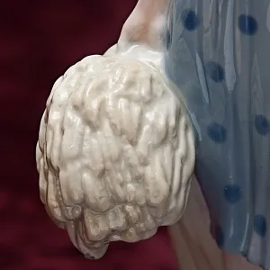 Редкость!!!  Фарфоровая Статуэтка «Девушка со снопами» Рижский ФЗ - CCCР -1956 год.