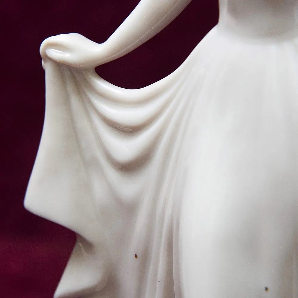 Фарфоровая Статуэтка «Девушка в белом платье», Hutschenreuther, Германия -1955-1968гг.