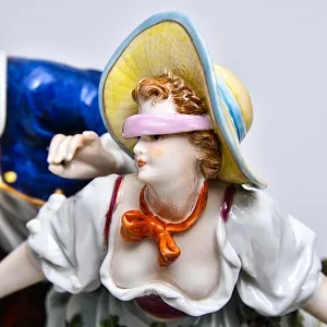 Антикварная Фарфоровая статуэтка «Влюбленная пара. Прятки у колодца», VOLKSTEDTER Германия.