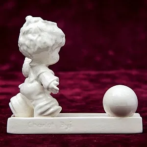 Коллекционная Статуэтка «Маленький Футболист» Фарфор, Goebel, Германия, 80 -е годы ХХ века.
