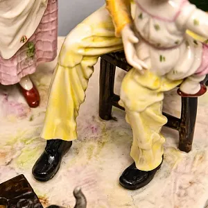 Коллекционная Фарфоровая статуэтка «Семья у домашнего очага», Ackermann & Fritze Германия.