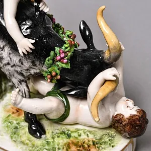  Антикварная Фарфоровая статуэтка «Три путти, играющие с козлом», Ludwigsburg Германия, 1919 - 1927 гг.