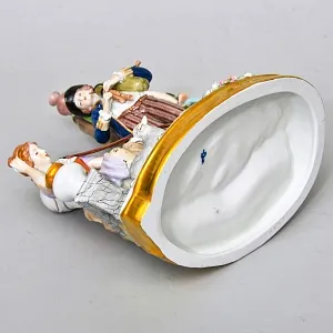 Коллекционная Фарфоровая статуэтка «Игра на волынке», SITZENDORF Германия.