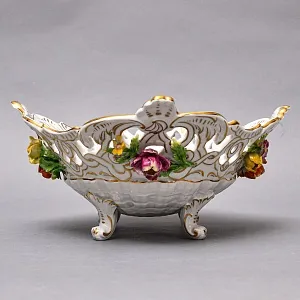 Фарфоровая Сухарница - Конфетница на ножках «Букет с розами», SP Dresden / Potschappel Германия.