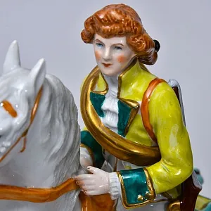 Коллекционная Фарфоровая статуэтка «Охотник на лошади», Scheibe-Alsbach Германия, середина ХХ века.