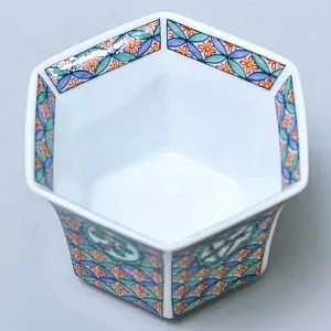 Фарфоровый Чайный сервиз на 4 персоны «Японский символизм», Япония - конец ХХ века.