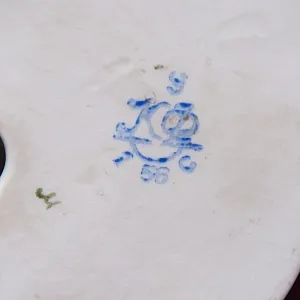 Фарфоровая статуэтка «Мальчик, надувающий мяч», «Красный фарфорист» Чудово, СССР -1956 год. 