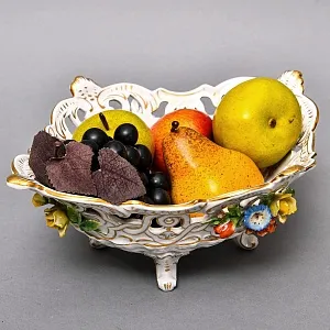 Фарфоровая Сухарница - Конфетница на ножках «Букет с розами», SP Dresden / Potschappel Германия.