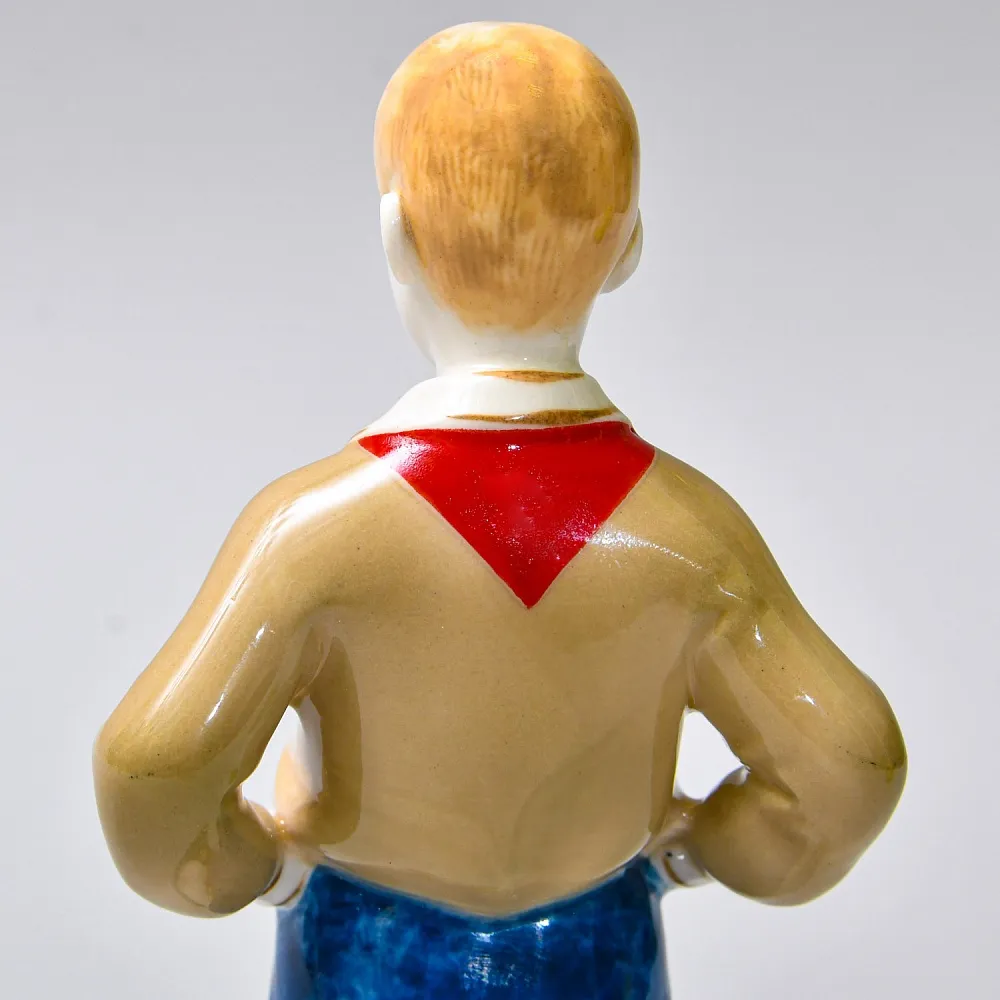 Авторская Коллекционная Фарфоровая Статуэтка «Юный Футболист», Россия.