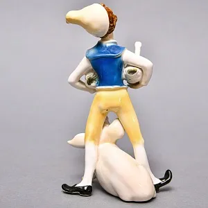 Коллекционная Фарфоровая статуэтка «Мальчик с гусями и поросенком», Karl Ens Германия.