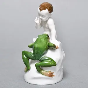  Антикварная Фарфоровая статуэтка «Мальчик и лягушка», ROSENTHAL Германия, 1919 - 1935 годы.