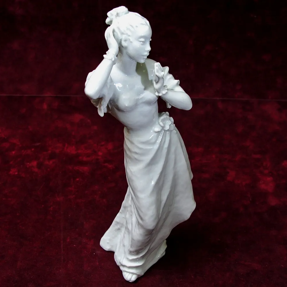 Авторская Фарфоровая статуэтка «Девушка с зеркалом», ROSENTHAL Германия -40е годы ХХ века.