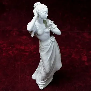 Авторская Фарфоровая статуэтка «Девушка с зеркалом», ROSENTHAL Германия -40е годы ХХ века.