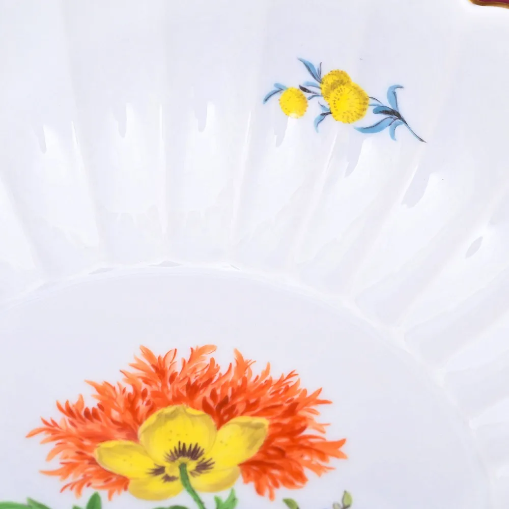 Сервировочная Тарелка - Блюдо - Сухарница  из коллекции BLUMEN, Фарфор MEISSEN Германия, 1974 год.