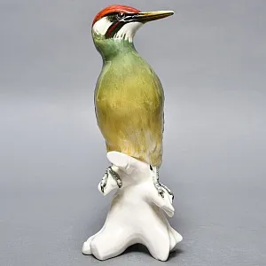 Птица - Фарфоровая статуэтка «Зелёный Дятел», Карл Энс / Karl Ens Германия, первая половина ХХ века.
