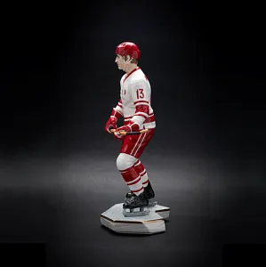 Большая Коллекционная Авторская Статуэтка «Хоккеист СССР – Борис Михайлов №13», фарфор, Россия. 