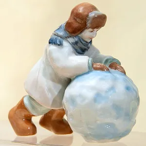 Авторская Коллекционная Фарфоровая Статуэтка «Снежный Ком», Дулёво Россия.