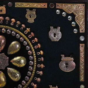 Настенное Коллекционное Панно - Картина "Старинные Латунные замки и накладки" . Россия конец XIX  начало ХХ века.