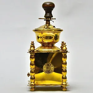 Редкость! Коллекционная Ручная механическая кофемолка «Der Meister die Küche» Латунь Германия..