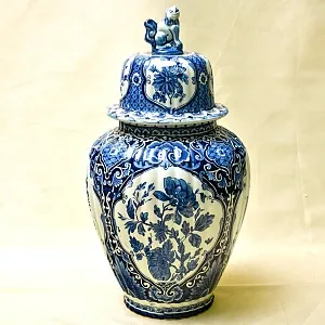 Фарфоровый Вазон - Ваза с крышкой «Цветочная симфония» DELFTs, Голландия середина ХХ века.