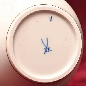 Фарфоровая Ваза из коллекции «Голубые Цветы», MEISSEN Германия - 1986 год.