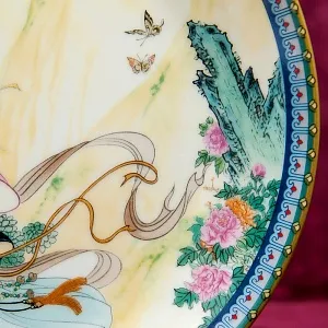 Коллекционная Номерная Тарелка «Китайская девушка c веером» Фарфор, Китай -1986 год.