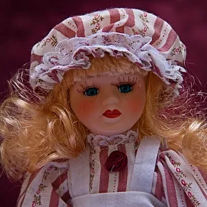 Коллекционная фарфоровая кукла №4 Бельгия Н - 27 см.