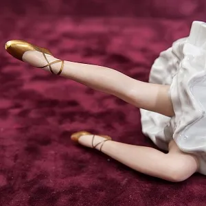 Фарфоровая статуэтка «Балерина, Танец - Лебединое озеро»,  ВАЛЕНДОРФ / WALLENDORF  Германия.