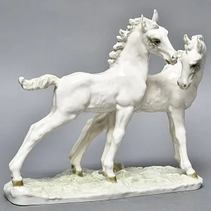 Коллекционная статуэтка «Лошади - Играющие Жеребята», Фарфор Hutschenreuther Германия, 1965 год.