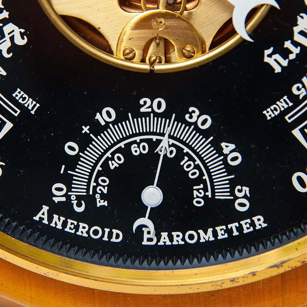 Винтажный Барометр - Термометр -  в Деревянном корпусе СССР 80 -е годы.