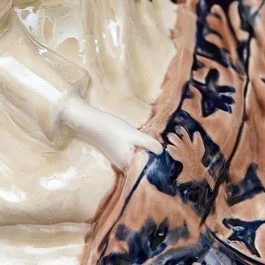 Коллекционная статуэтка - мелочевница «Киргизка с ковром», Фаянс ЗиК Конаково СССР, 1957 год. 