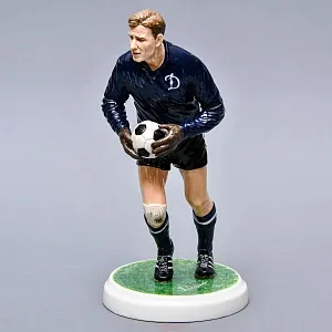Коллекционная Авторская Статуэтка «Футболист, Вратарь ДИНАМО - Лев Яшин №1», фарфор, Россия.