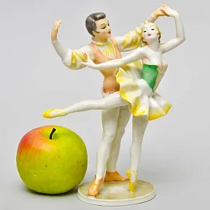 Коллекционная Фарфоровая Статуэтка «Танец из балета «СПЯЩАЯ КРАСАВИЦА», Hutschenreuther Германия.