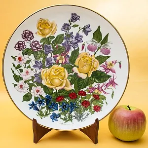 Коллекционная Тарелка «ЦВЕТЫ ИЮНЯ» Фарфор, WEDGWOOD, Англия -1978 год.